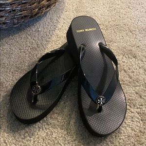 Adorable Tory Burch wedge flip flops! 👙♥️